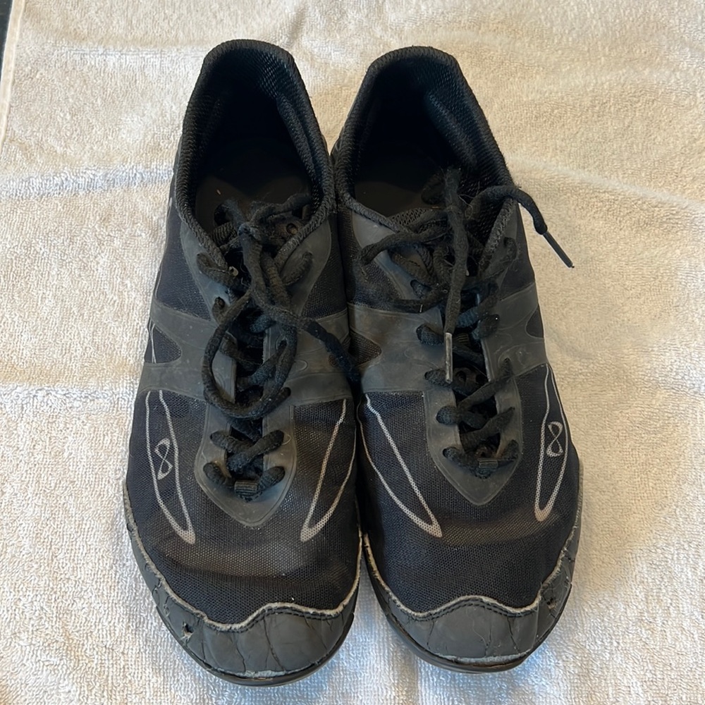 Nfinity vengeance black cheer sneakers size 10